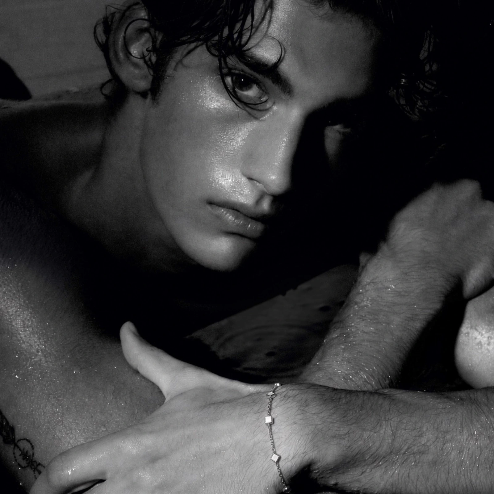 Santorini – Chain with square elements, worn on the wrist